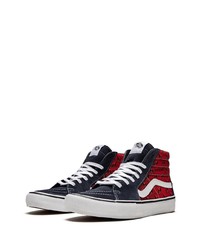 rote und dunkelblaue hohe Sneakers aus Segeltuch von Vans