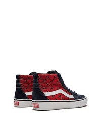 rote und dunkelblaue hohe Sneakers aus Segeltuch von Vans