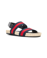 rote und dunkelblaue Sandalen von Gucci