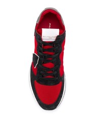 rote und dunkelblaue Sportschuhe von Philippe Model