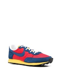 rote und dunkelblaue Sportschuhe von Nike