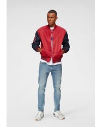 rote und schwarze Bomberjacke von Tommy Jeans