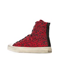 rote und schwarze hohe Sneakers von Amiri