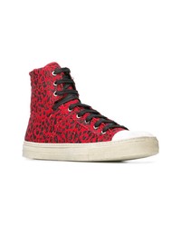 rote und schwarze hohe Sneakers von Amiri