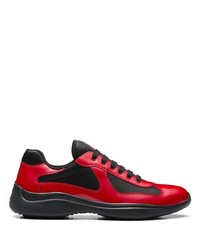 rote und schwarze Leder niedrige Sneakers von Prada