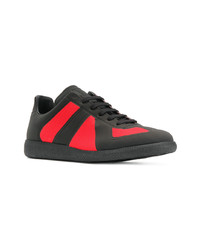 rote und schwarze niedrige Sneakers