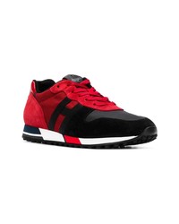 rote und schwarze niedrige Sneakers von Hogan