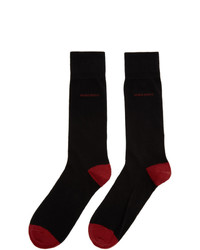rote und schwarze Socken von BOSS