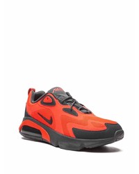 rote und schwarze Sportschuhe von Nike