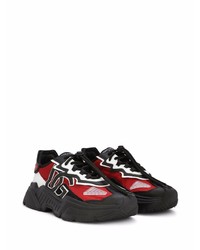 rote und schwarze Sportschuhe von Dolce & Gabbana