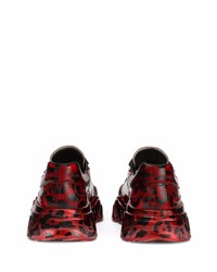 rote und schwarze Sportschuhe von Dolce & Gabbana