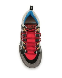 rote und schwarze Sportschuhe von Gucci