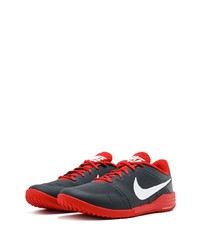 rote und schwarze Sportschuhe von Nike