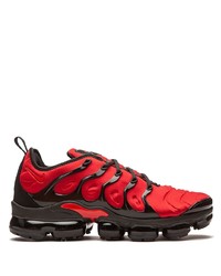 rote und schwarze Sportschuhe von Nike