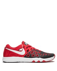 rote und schwarze Sportschuhe von Nike