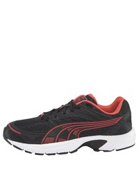 rote und schwarze Sportschuhe von Puma