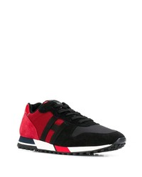 rote und schwarze Sportschuhe von Hogan