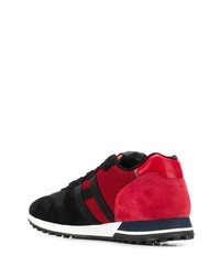 rote und schwarze Sportschuhe von Hogan