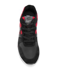 rote und schwarze Sportschuhe von Hogan