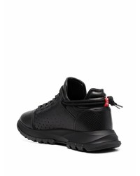 rote und schwarze Sportschuhe von Givenchy