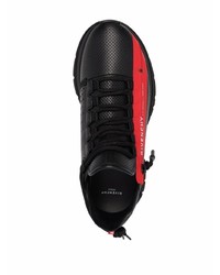 rote und schwarze Sportschuhe von Givenchy