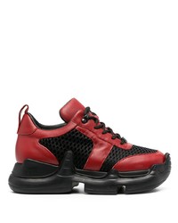 rote und schwarze Sportschuhe von SWEA