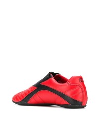 rote und schwarze Sportschuhe von Balenciaga