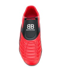 rote und schwarze Sportschuhe von Balenciaga