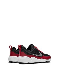 rote und schwarze Sportschuhe von Nike