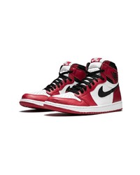 rote und weiße hohe Sneakers von Jordan