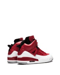 rote und weiße hohe Sneakers von Jordan