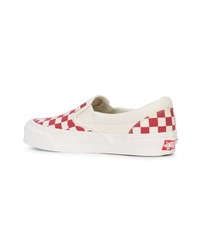 rote und weiße Slip-On Sneakers aus Segeltuch mit Karomuster von Vans