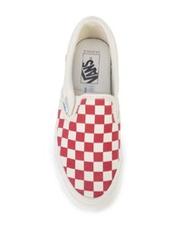 rote und weiße Slip-On Sneakers aus Segeltuch mit Karomuster von Vans