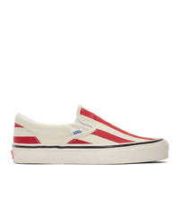 rote und weiße Slip-On Sneakers aus Segeltuch