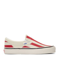 rote und weiße Slip-On Sneakers