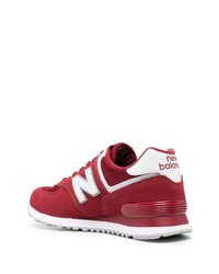 rote und weiße Sportschuhe von New Balance