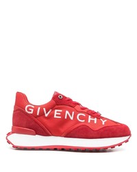 rote und weiße Sportschuhe von Givenchy