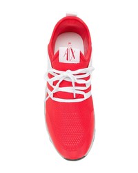 rote und weiße Sportschuhe von Armani Exchange