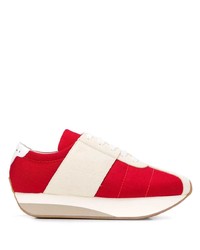 rote und weiße Sportschuhe von Marni