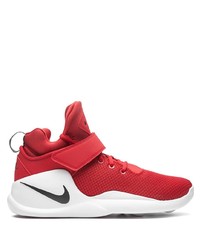 rote und weiße Sportschuhe von Nike