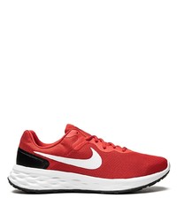 rote und weiße Sportschuhe von Nike