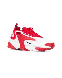 rote und weiße Sportschuhe von Nike