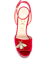 rote verzierte Sandalen von Gucci