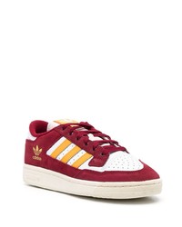 rote Wildleder niedrige Sneakers mit Blumenmuster von adidas