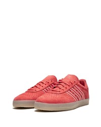 rote Wildleder niedrige Sneakers von adidas