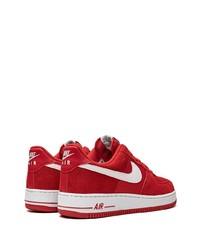 rote Wildleder niedrige Sneakers von Nike