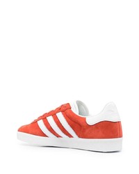 rote Wildleder niedrige Sneakers von adidas