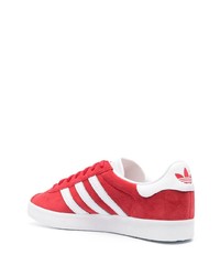 rote Wildleder niedrige Sneakers von adidas