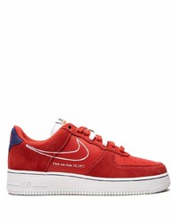 rote Wildleder niedrige Sneakers von Nike