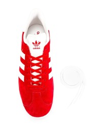 rote Wildleder niedrige Sneakers von adidas